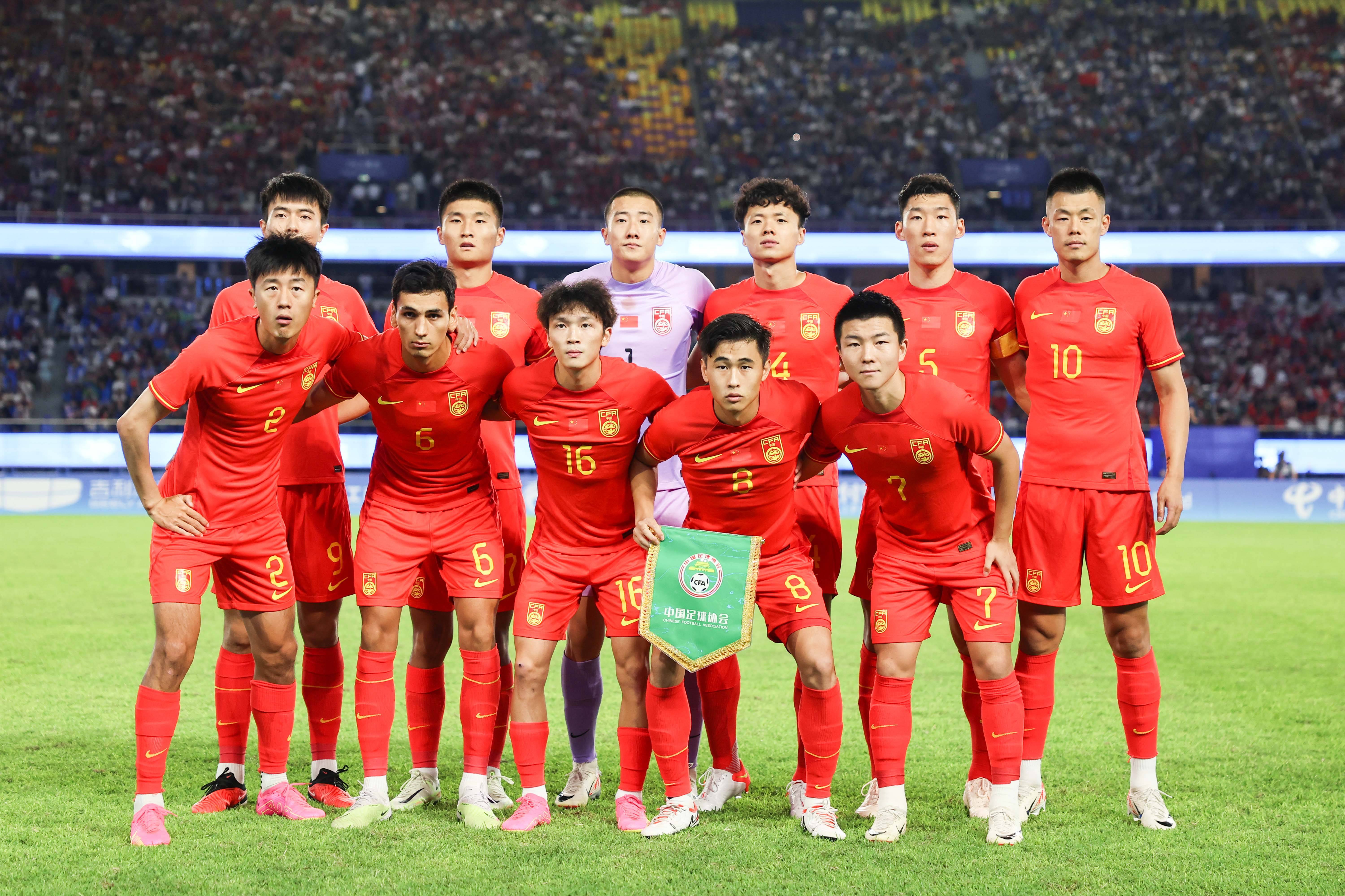 球队表现不俗,国内足球联赛人气攀升的简单介绍 球队表现不俗,国内足球联赛人气攀升的简单介绍