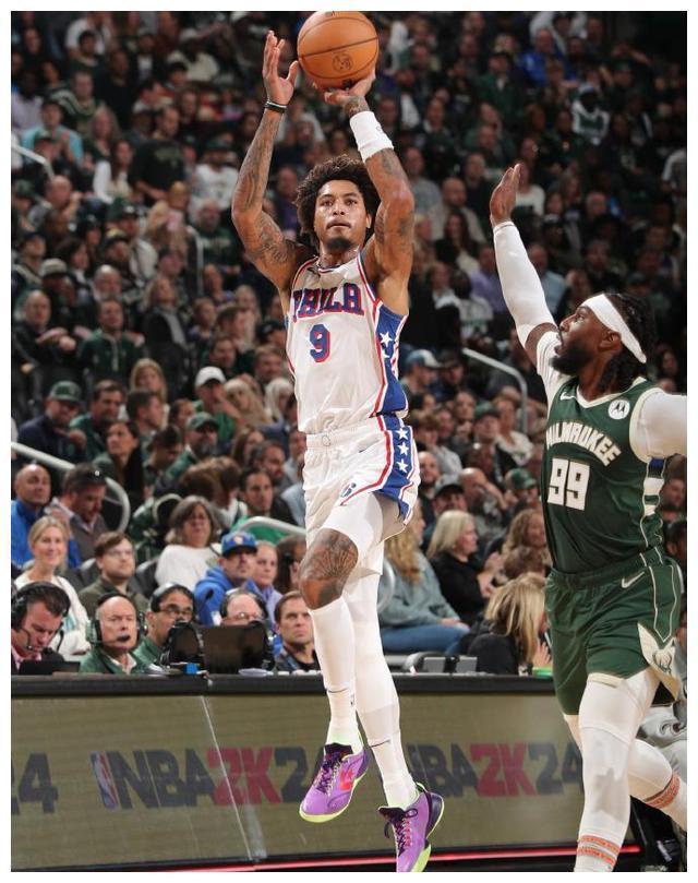 包含雄鹿全队投进关键球，惊险逆转获胜的词条