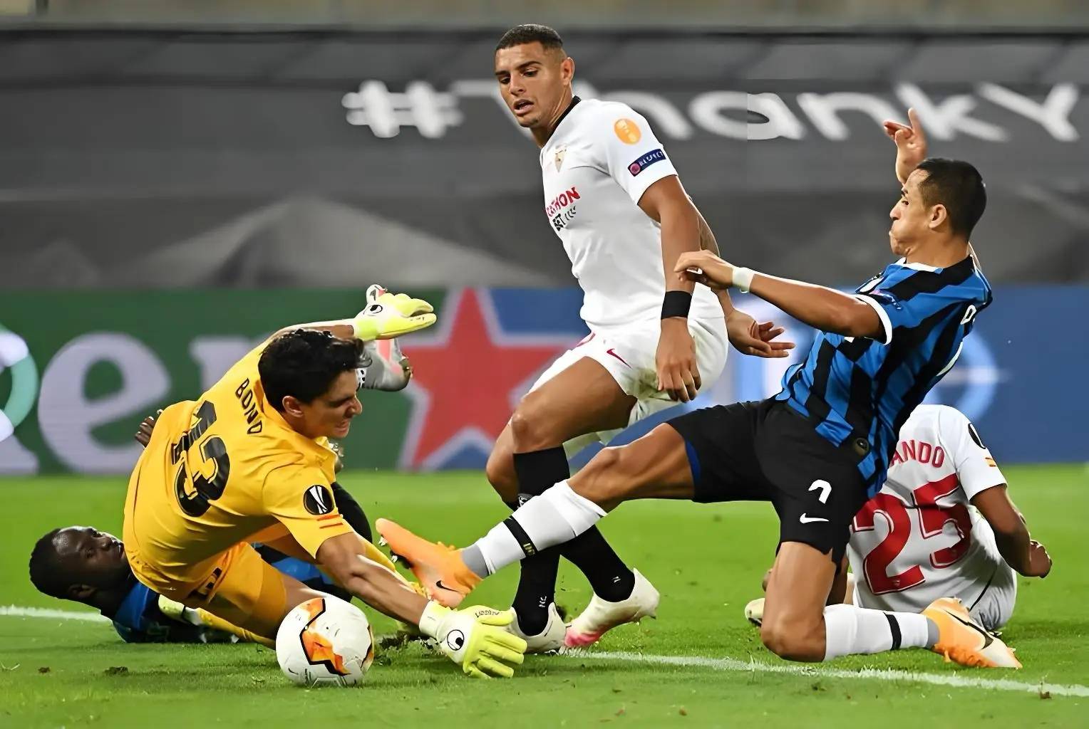 阿贾克斯战败,无法控制败势 阿贾克斯战败,无法控制败势