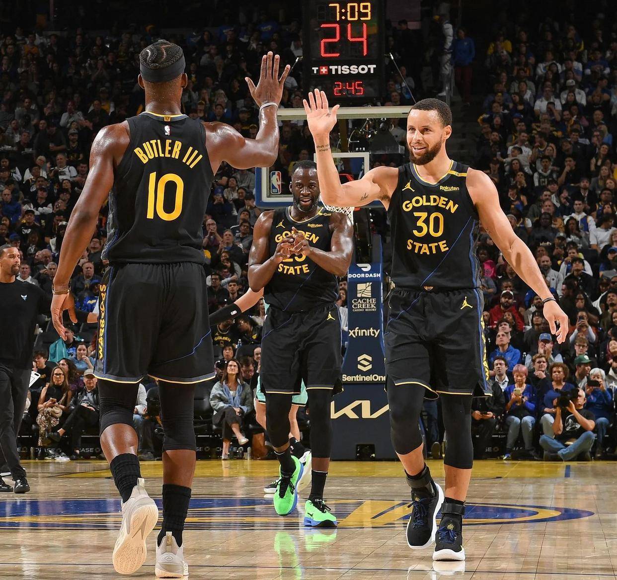 火箭队大胜猛龙,勇士三连败成最大惊讶的简单介绍 火箭队大胜猛龙,勇士三连败成最大惊讶的简单介绍