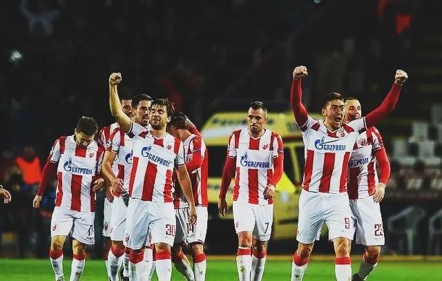 莱比锡红牛主场大胜沙尔克04,取得胜利 莱比锡红牛主场大胜沙尔克04,取得胜利