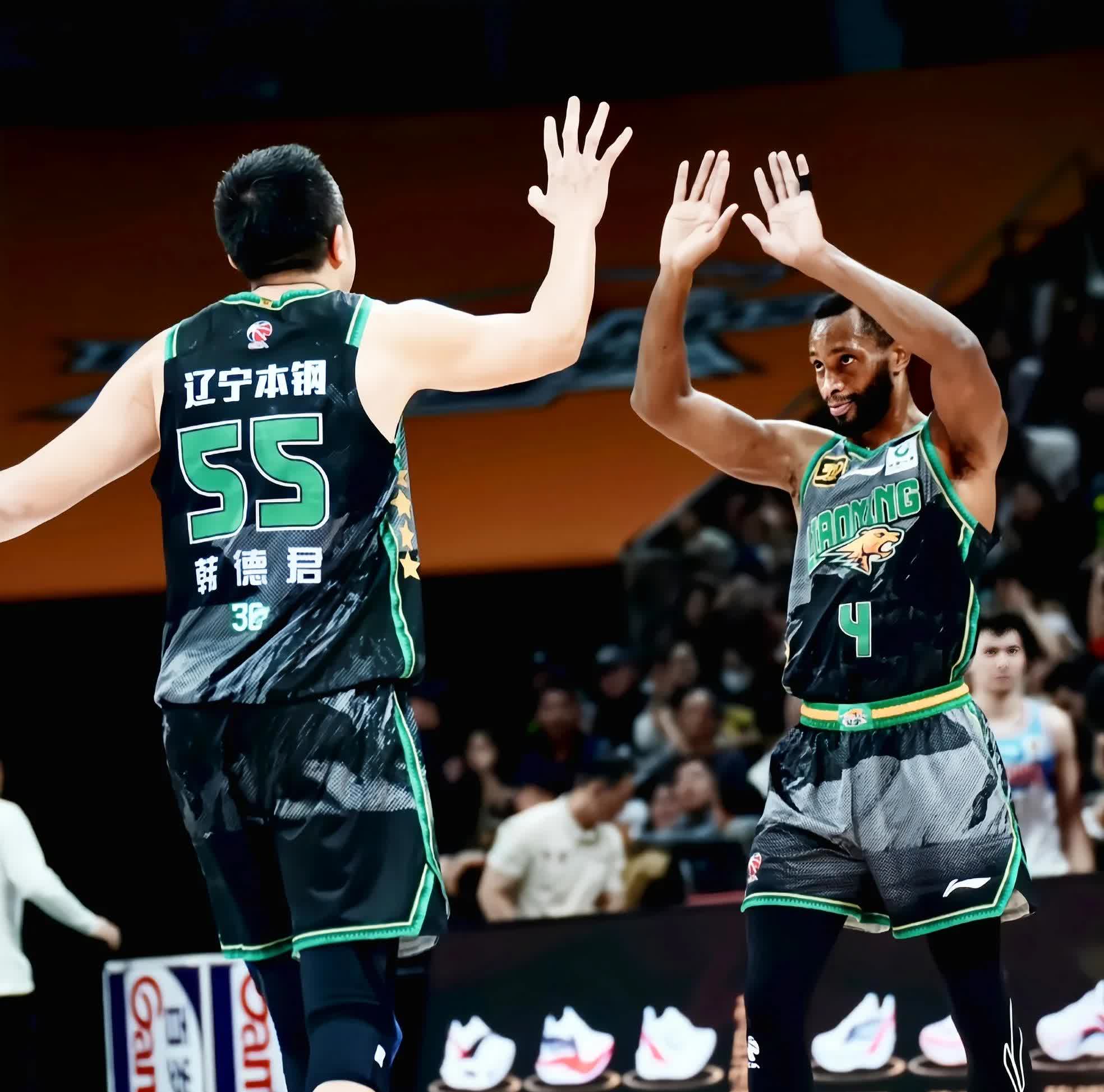 辽宁男篮全队发挥出色，轻松击败对手
