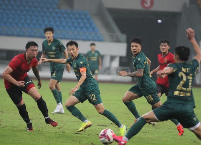 包含浙江绿城客场告捷，击败重庆力帆的词条