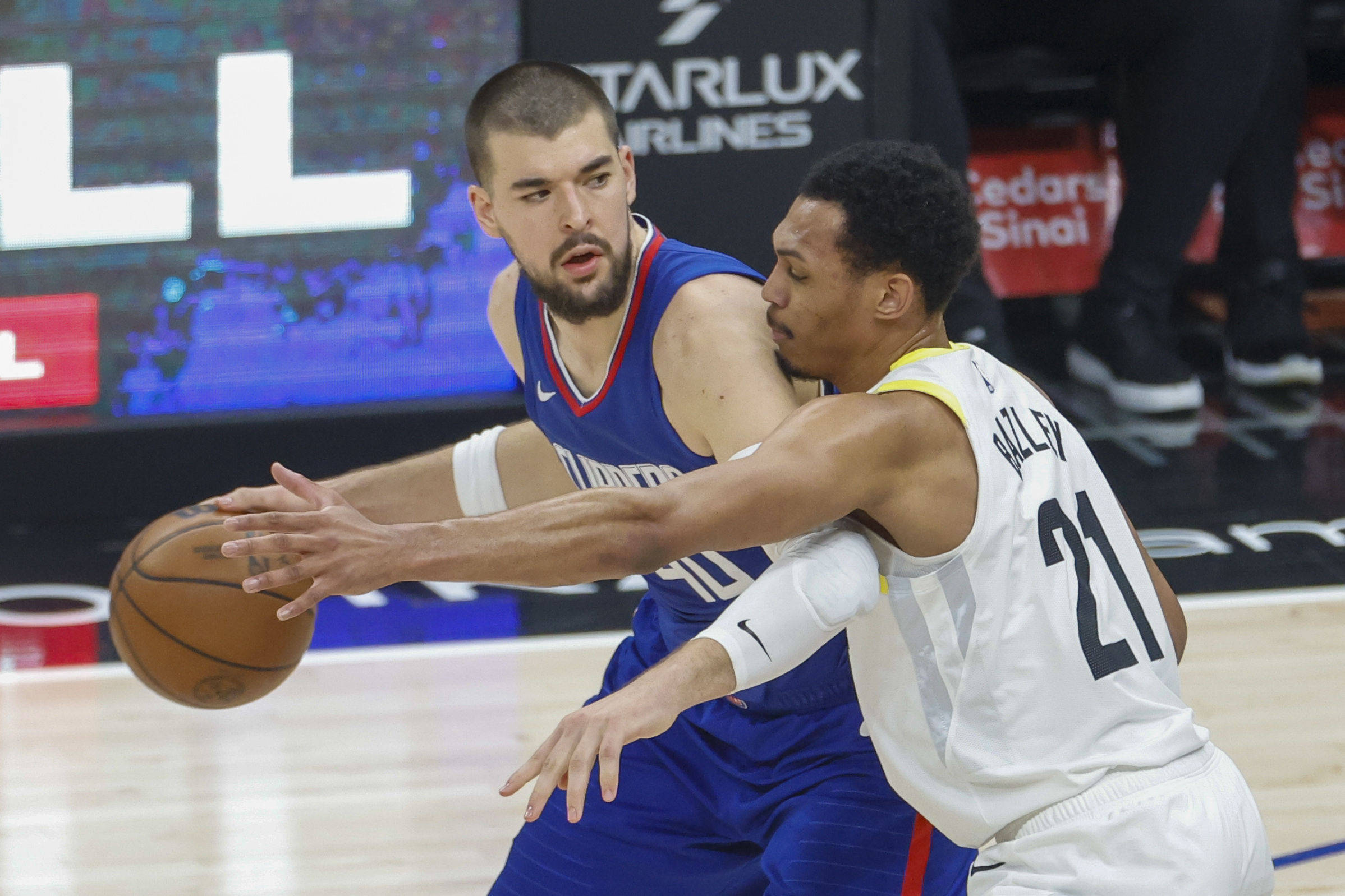 关于海外篮球赛事全面开赛,国际球员共同竞技体现体育精神的信息 关于海外篮球赛事全面开赛,国际球员共同竞技体现体育精神的信息