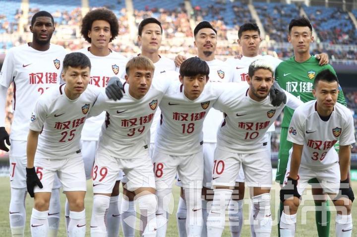 香港球队为亚冠胜利庆祝，保持领先地位的简单介绍