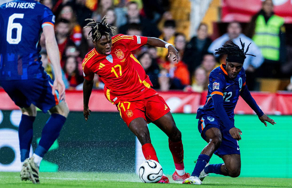 荷兰队惊险击败西班牙晋级八强 荷兰队惊险击败西班牙晋级八强