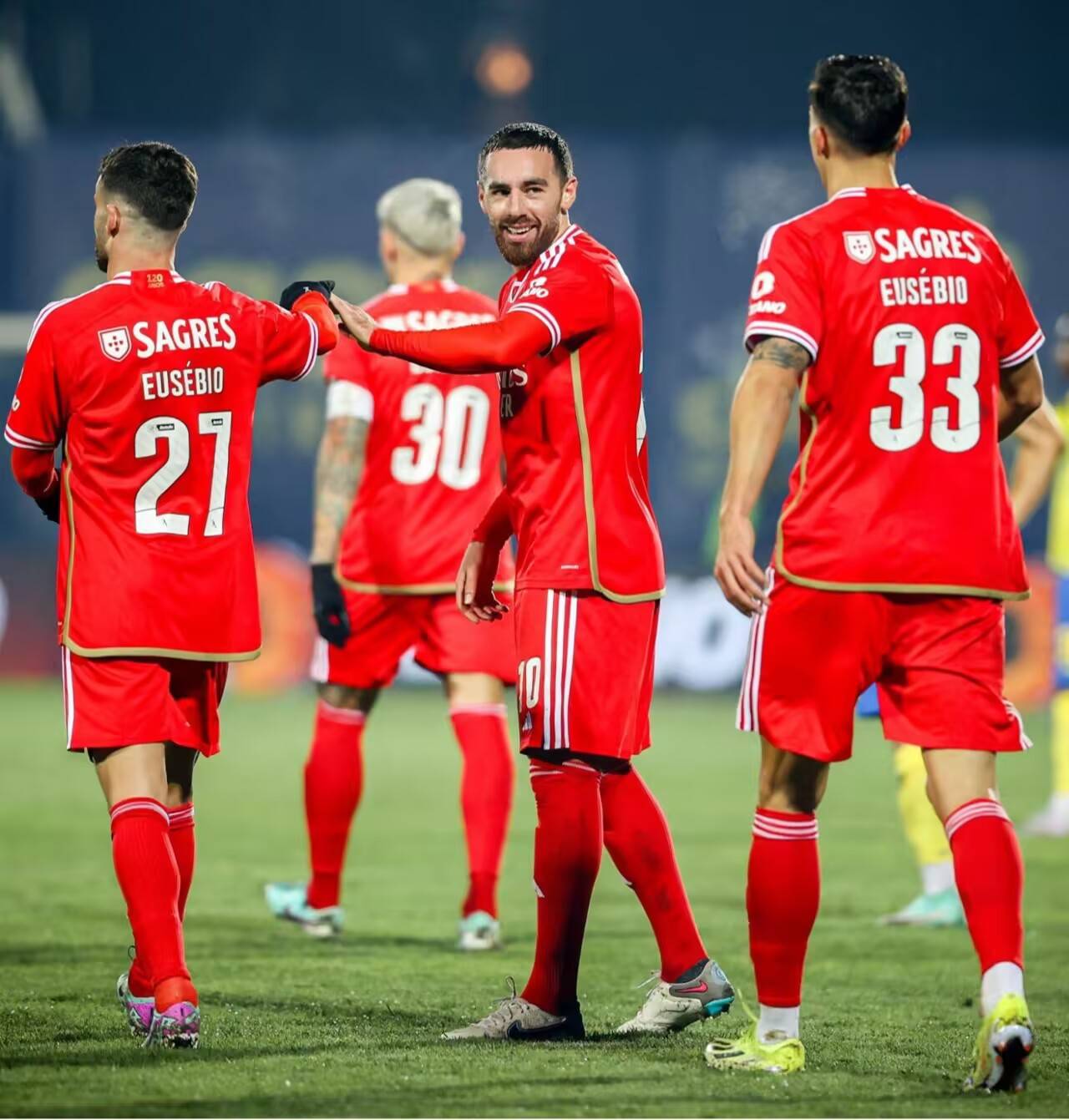 开云体育入口-摩纳哥队凭借团队合作实现连胜