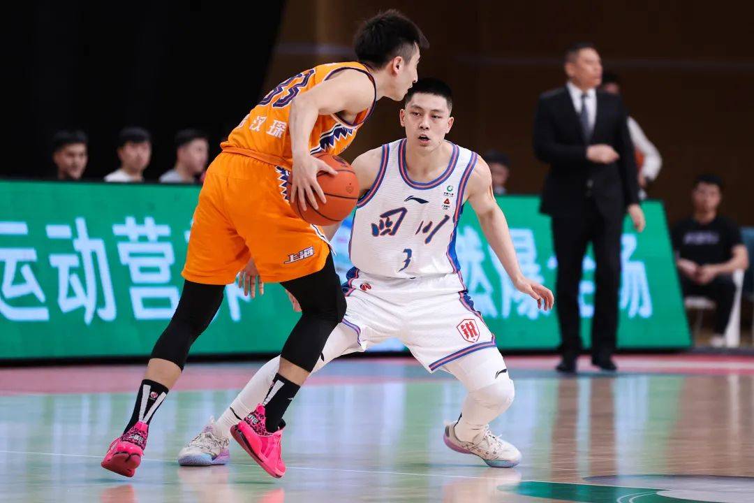 双方队伍鏖战到底，胜负难分