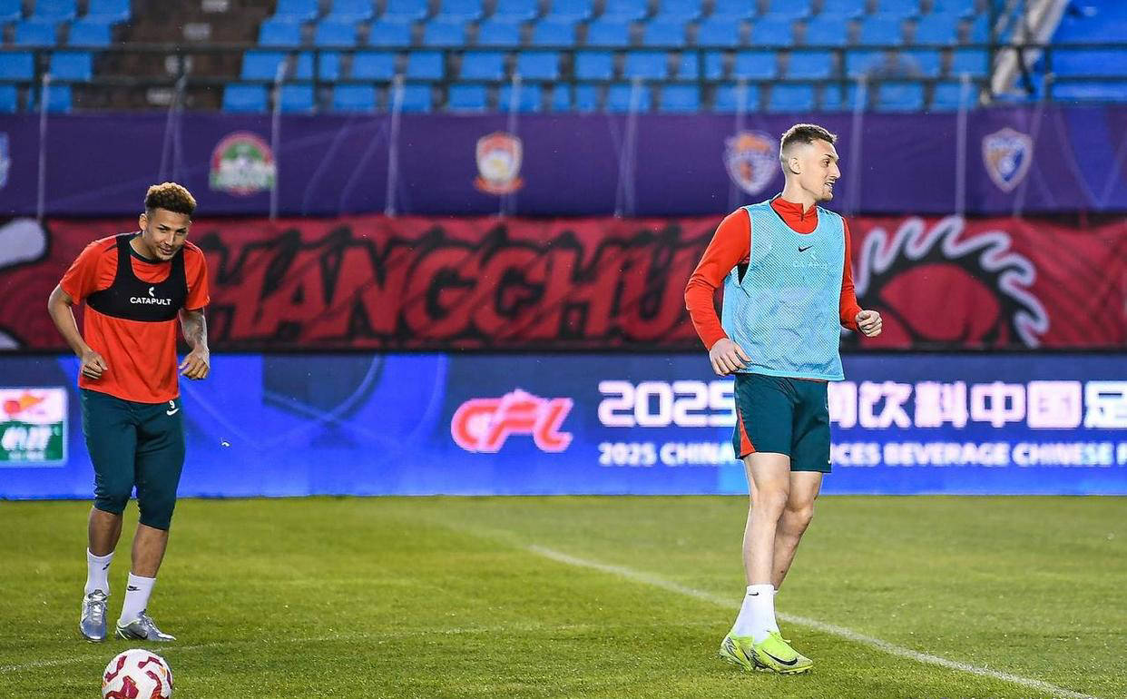 球员突破纪录，积极备战下场比赛的简单介绍