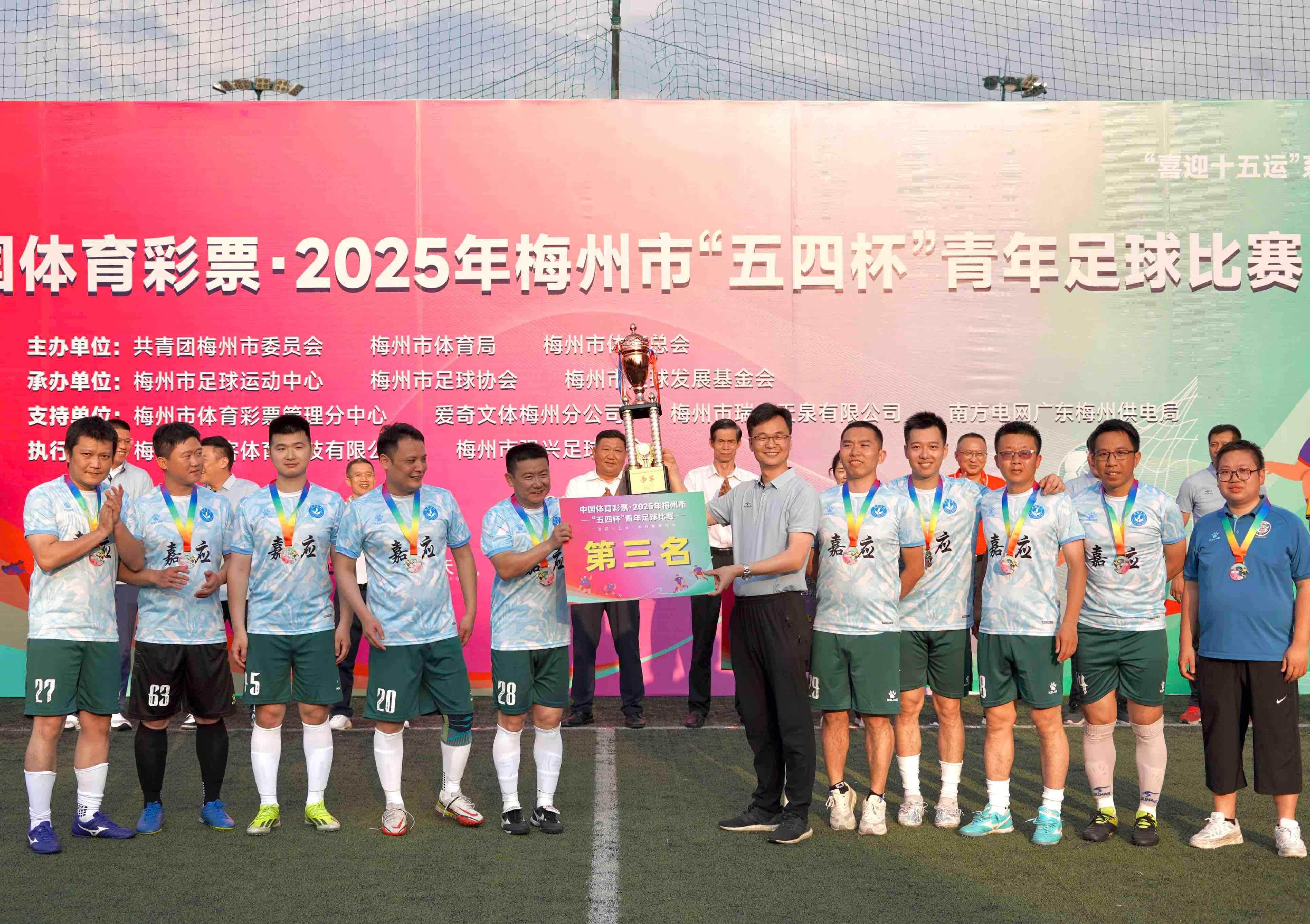 开云体育官方网站-青年足球联赛赛况火热，新秀球员崭露头角的简单介绍