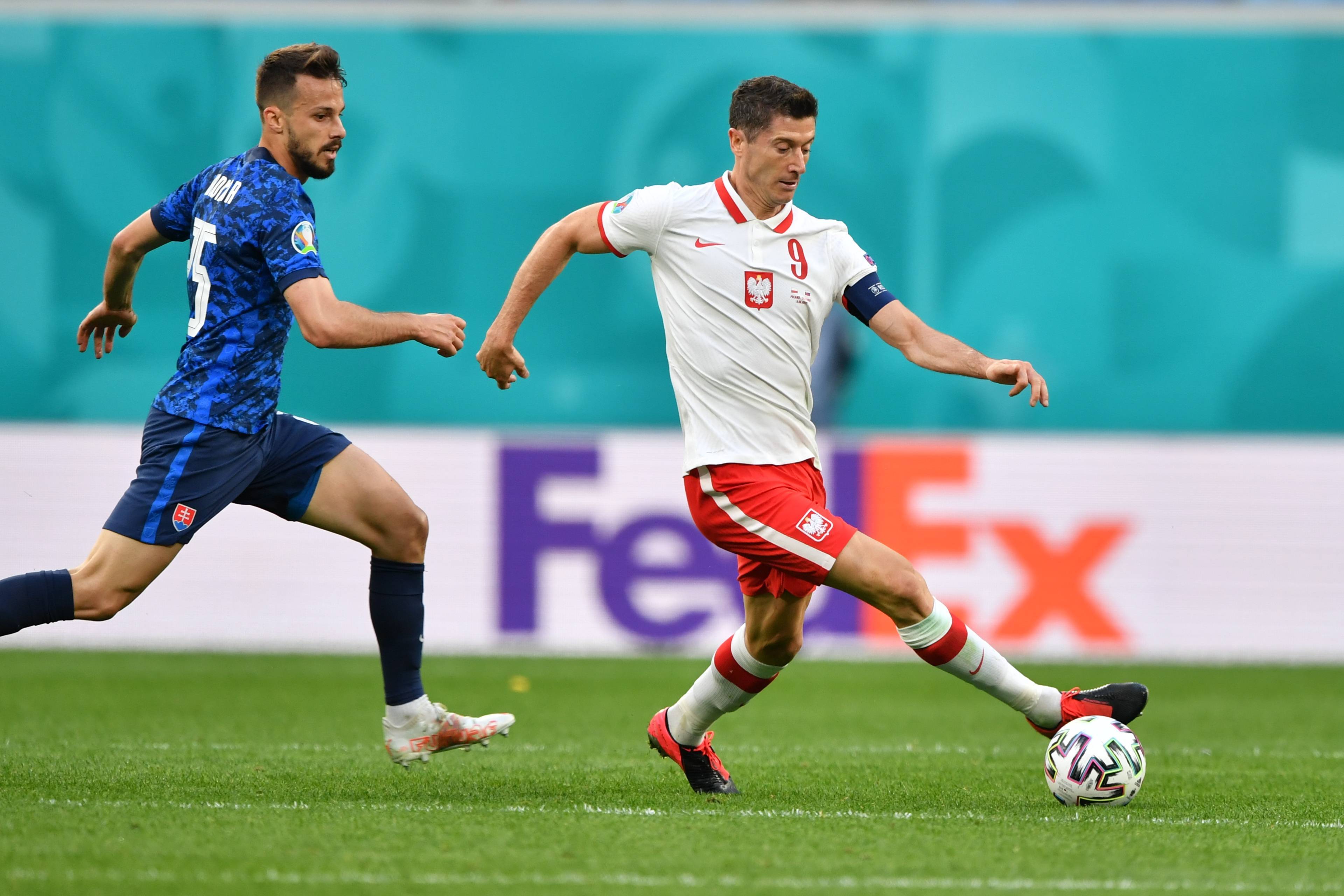 荷兰队期待击败挪威,迎战欧预赛强敌 荷兰队期待击败挪威,迎战欧预赛强敌