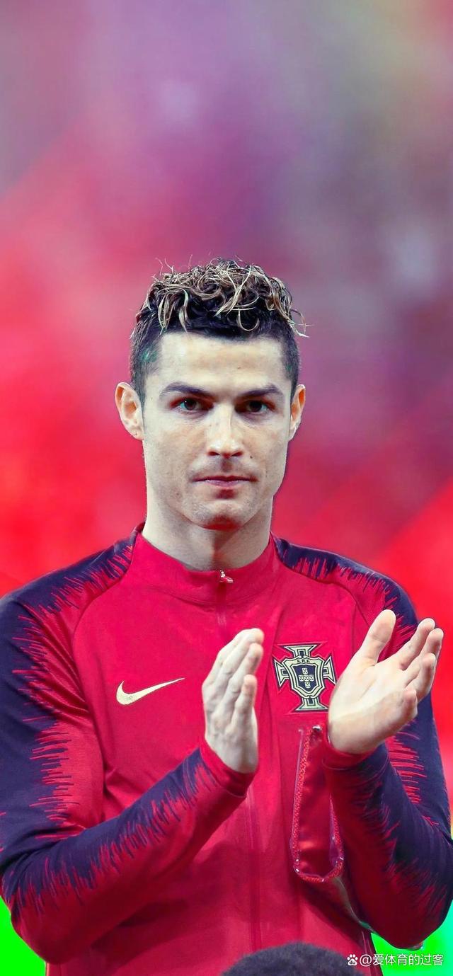 足球界新星崭露头角登上巅峰的简单介绍