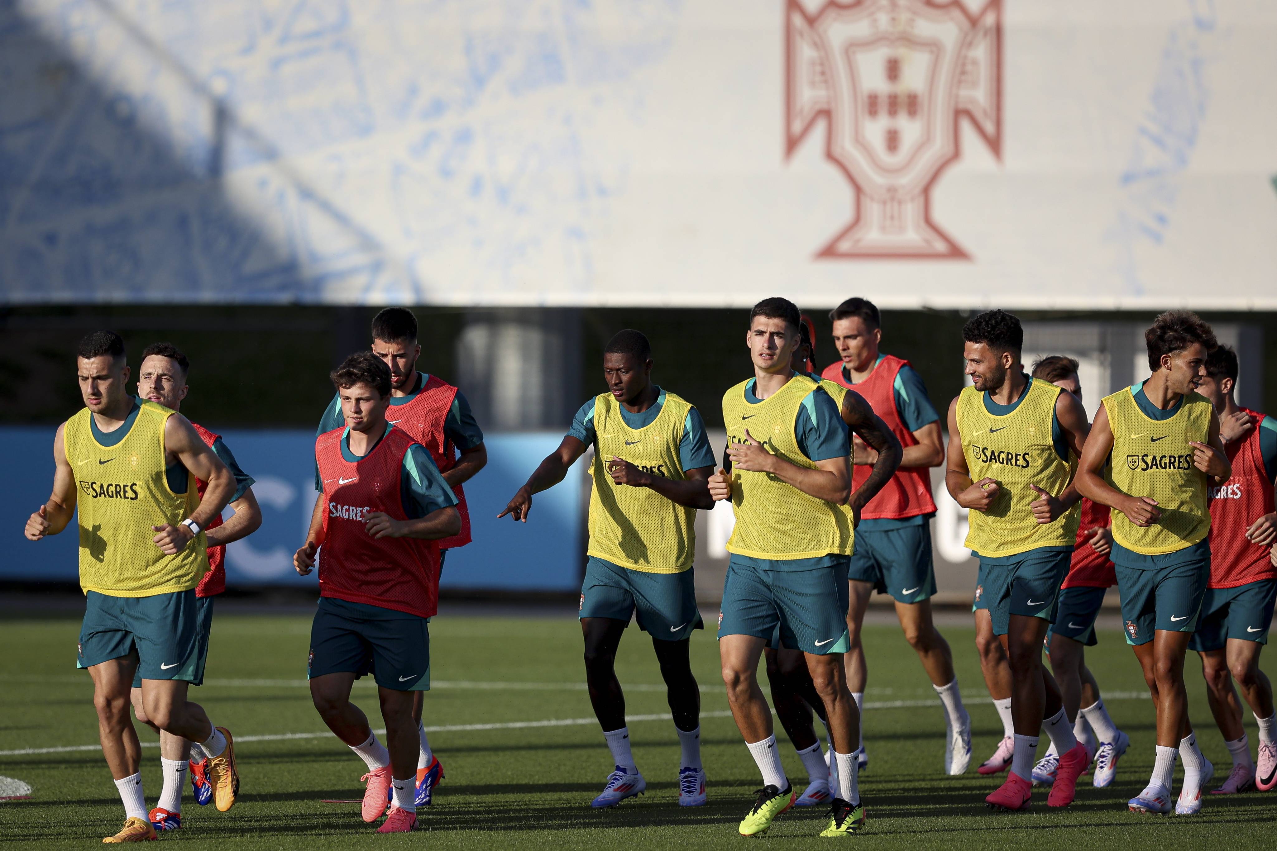 开云体育官方网站-关于葡萄牙女足全力备战紧张战役的信息