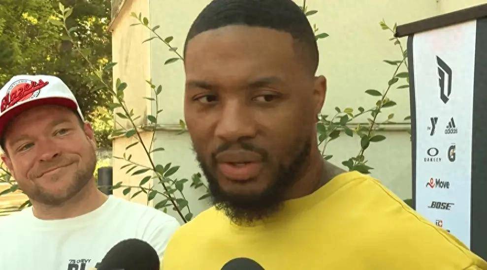 开云官网-开拓者控卫利拉德再次荣膺最佳球员