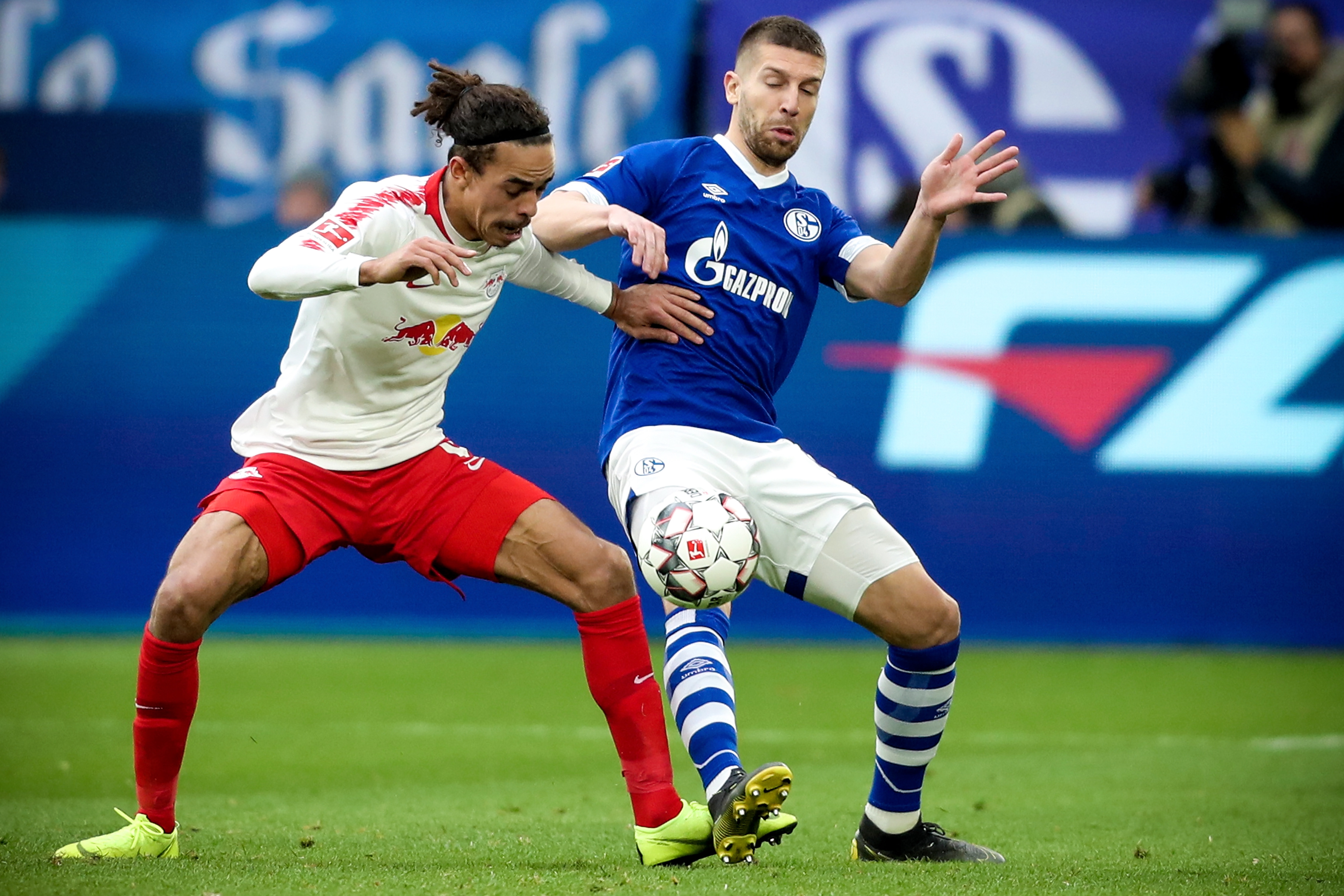 开云体育下载-沙尔克04客场征战赢球归来