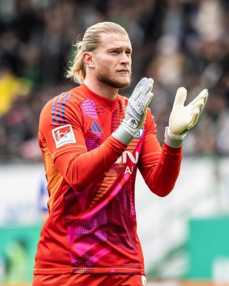 沙尔克04客场征战赢球归来 沙尔克04客场征战赢球归来