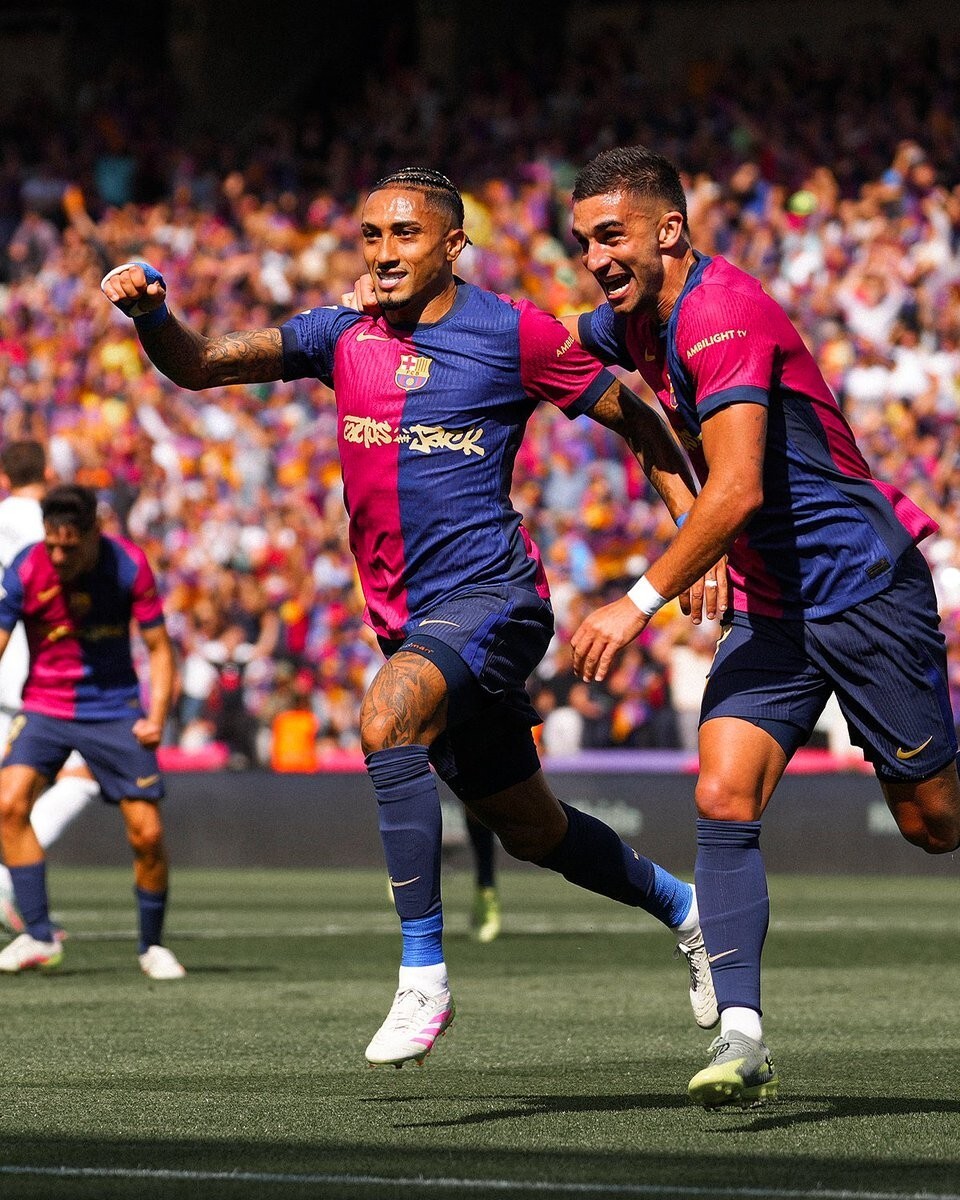 荷兰绝杀勒沃库森，费兰·托雷斯三分雨点燃全场的简单介绍