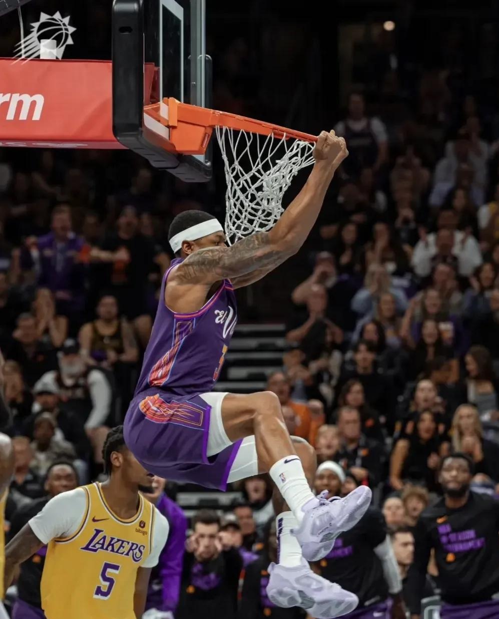 开云体育app-快船力克黄蜂，布拉德利打破历史纪录的简单介绍