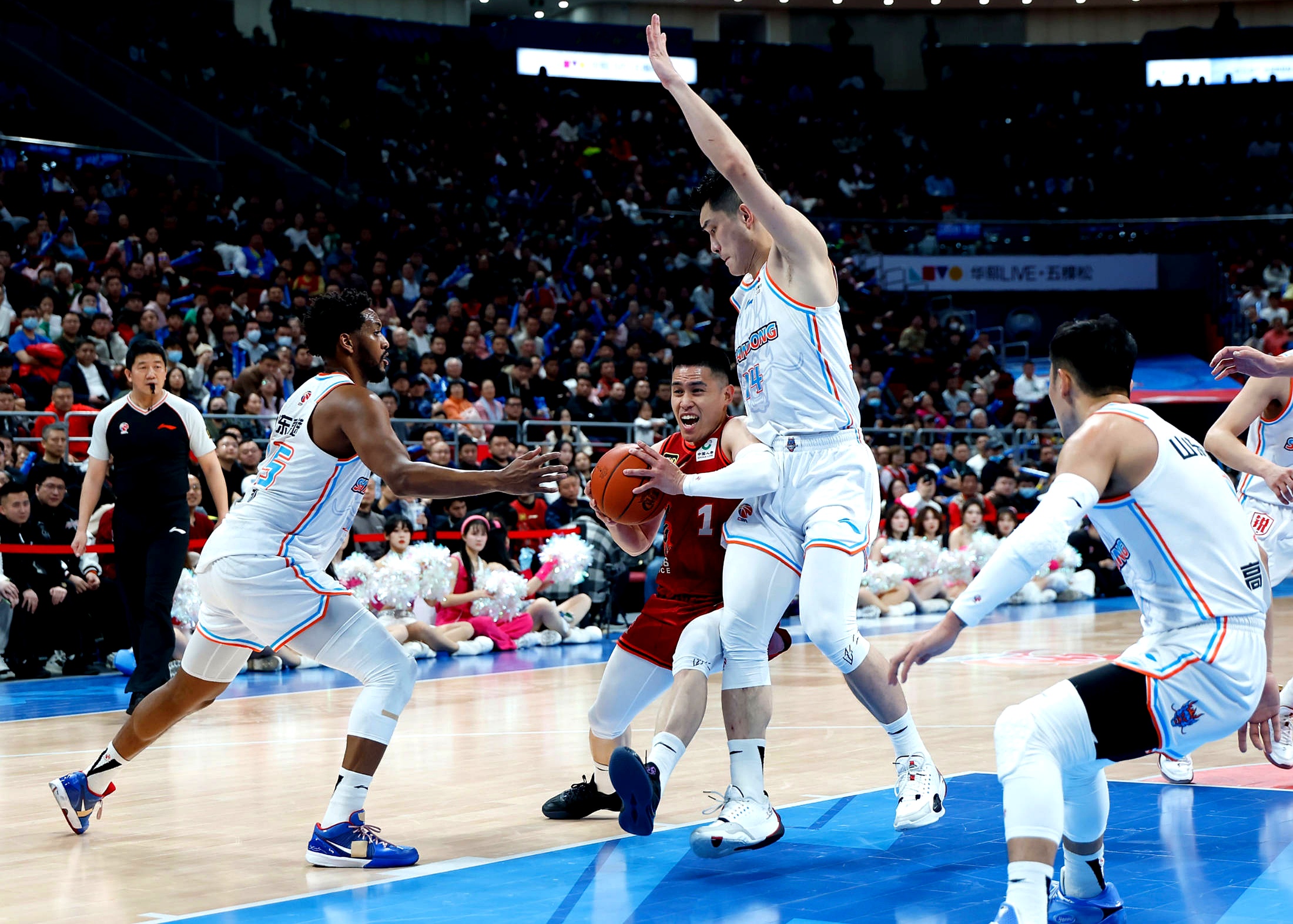 76人横扫辽宁队,利拉德统治全场的简单介绍 76人横扫辽宁队,利拉德统治全场的简单介绍